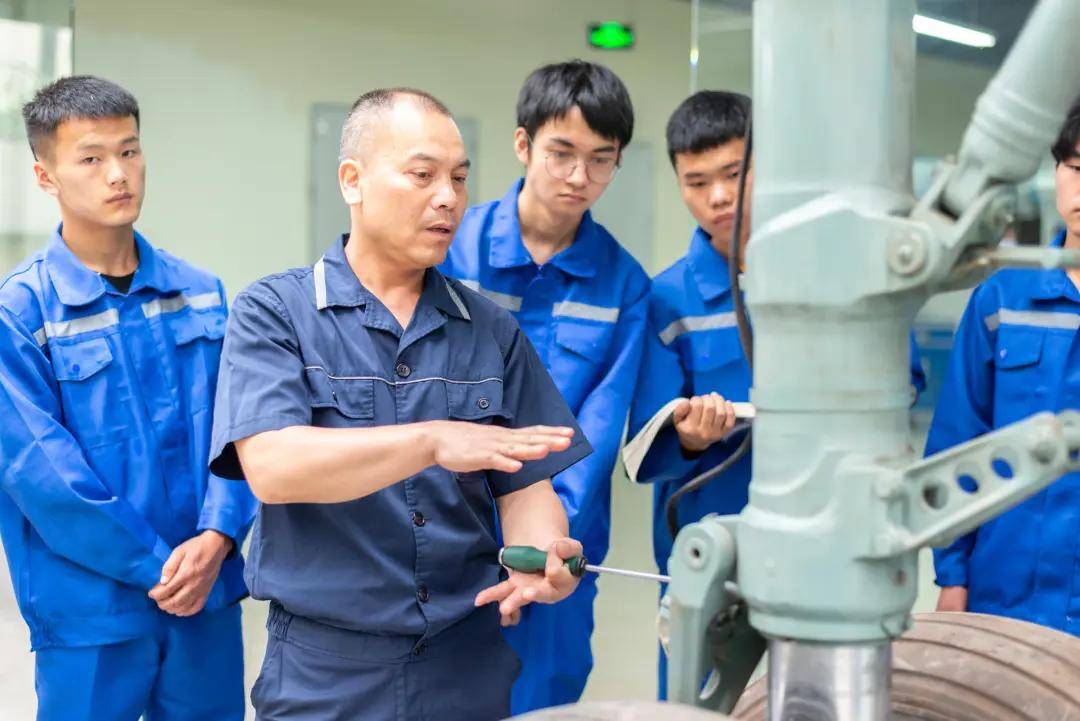天府新區(qū)通用航空職業(yè)學(xué)院2025專業(yè)介紹 | 飛機機電設(shè)備維修專業(yè):機電維修