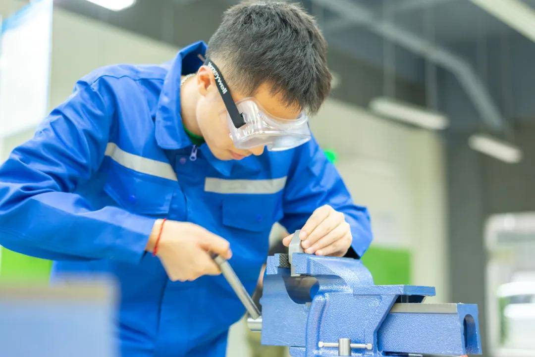 天府新區(qū)通用航空職業(yè)學(xué)院2025專業(yè)介紹 | 飛機機電設(shè)備維修專業(yè):機電維修